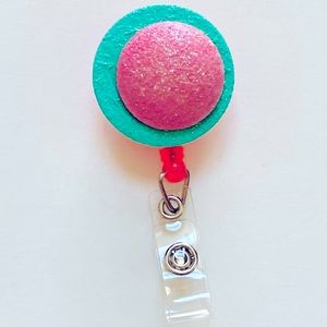 Retractable badge holder